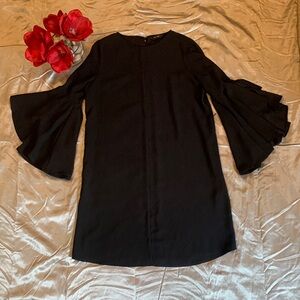 🌹Simply Vera by Vera Wang Beautiful Bold Black Bell Bottom Sleeve Mini Dress